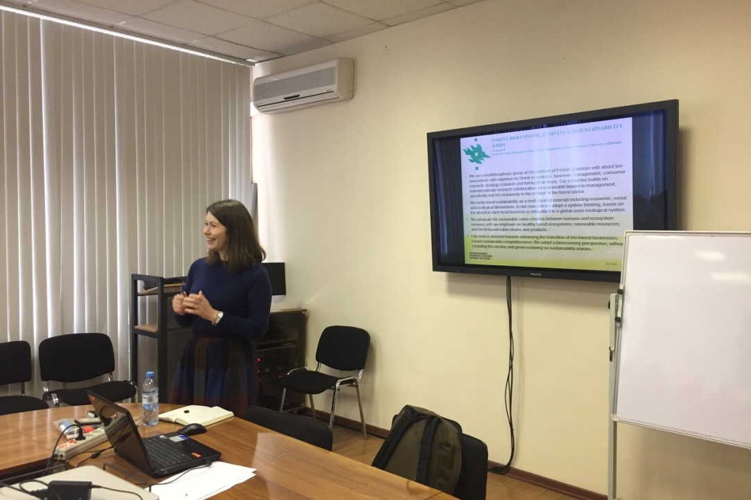 Наталья Якушева выступила на научном семинаре Департамента менеджмента